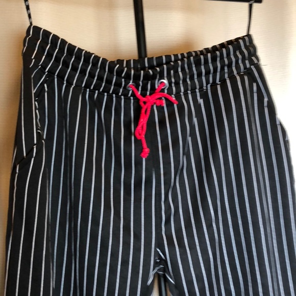 Madison Beer- Misguided Size 6 Pinstripe Trousers - Picture 5 of 6